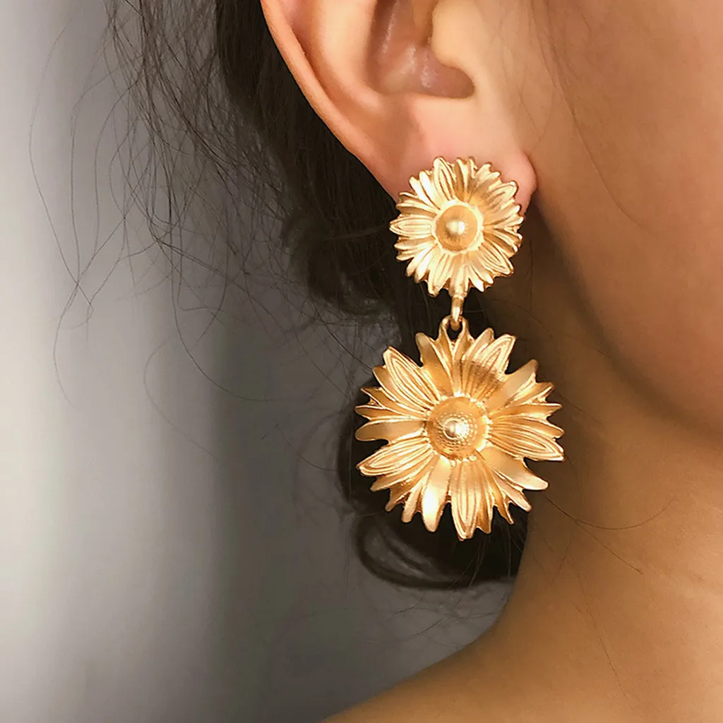 

Simple metal sun flower earrings creative exaggerated earrings ladies jewelry for all occasions daily wearing temperament 5.16