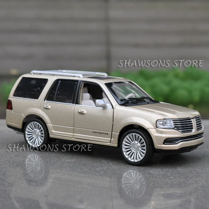 Juguetes en miniatura moldeados a presión para coche, réplica de luz de sonido, 1:36