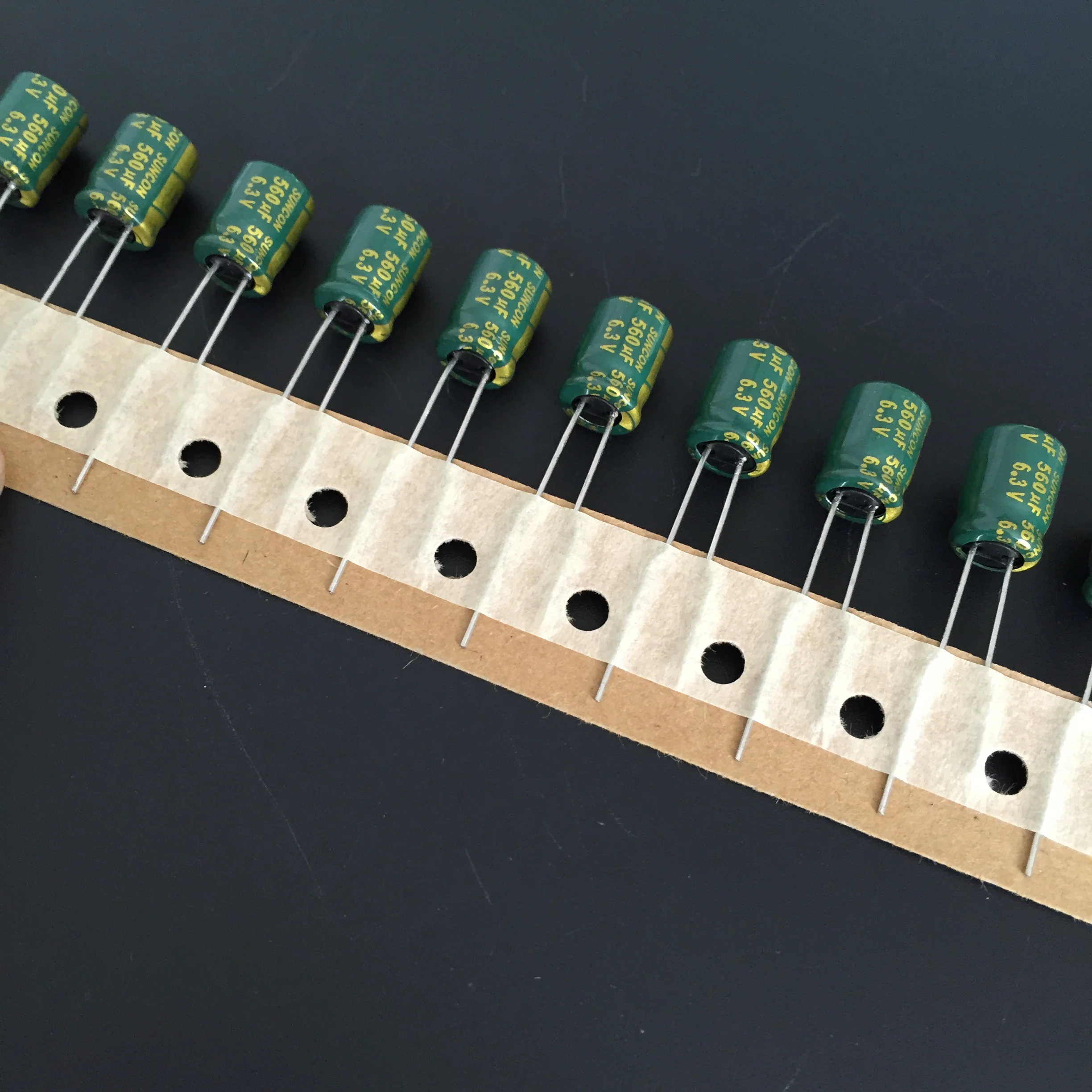 10 шт./100 шт. 560 мкФ 6 3 В SUNCON(SANYO) Серия WX 8x12 мм низкое сопротивление 6.3V560uF материнская