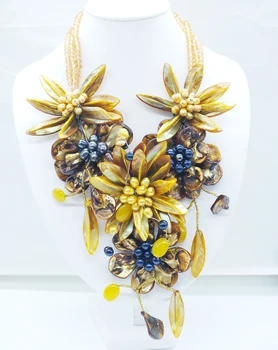 

NO-241# Charm Vintage lady ! Shell/pearl flower necklace
