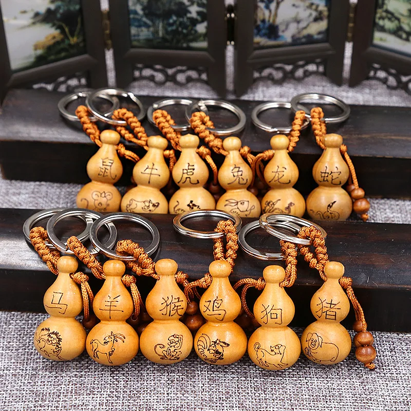 

Fashion Ethnic Sculpture Peach Gourd Keychain 12 Chinese Zodiac Pattern Wood Beads Rope Key Ring Woman Bag Charms Party Trinket