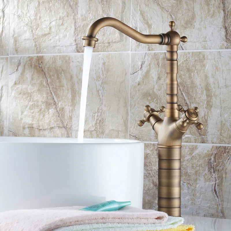 

European archaize basin faucet faucet hot and cold The copper basin faucet on stage