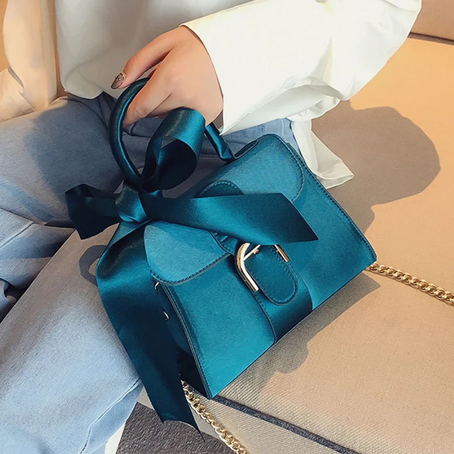 

Chic Velvet Women Handbags Bow Crossbody Bag Chain Ladies Shoulder Messenger Bags Saddle Bag Luxury Design Evening Bags 2019