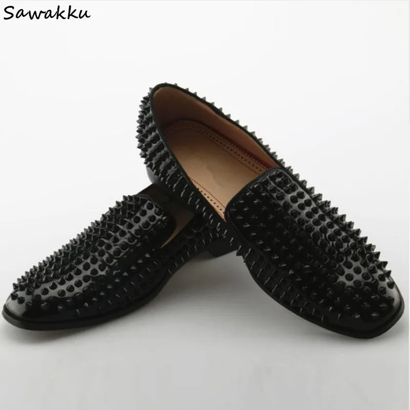 

Sawakku Fashion Black Red Sole Spiked Men Casual Shoes High Quality Wedding Shoes Slip On Rivets Men Loafers Driving Moccasins