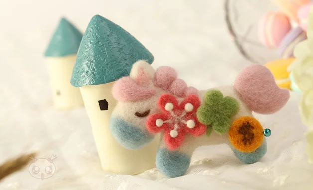 

Peach Pony cartoon animal set wool needlepoint kit wool felt needle felting brooch craft needlecraft DIY handmade