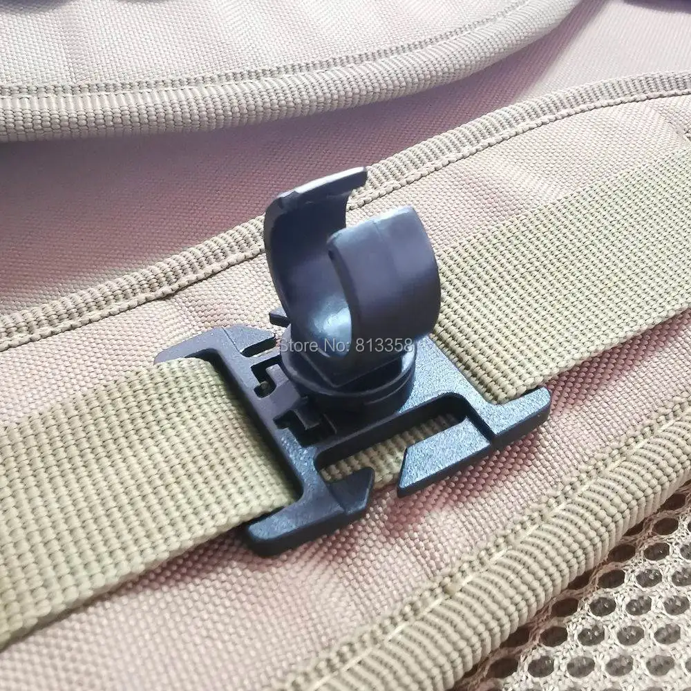 Backpack hanger (7)