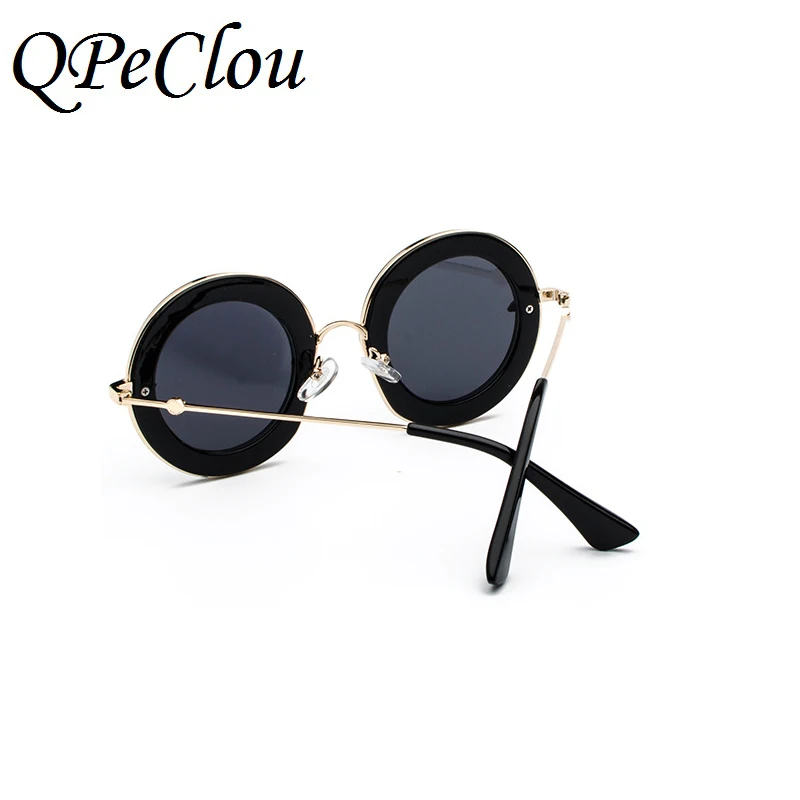 QPeClou брендовые Круглые Солнцезащитные очки с буквенным принтом, женские модные солнцезащитные очки с украшением в виде пчелы, мужские новые популярные очки унисекс UV400