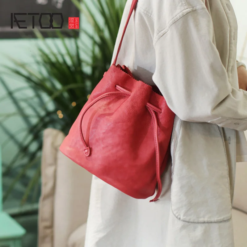 

AETOO Teen heart Summer small bag, hundred summer small fresh red bucket bag, female retro leather soft leather shoulder bag