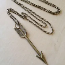 Vintage bronce juegos flecha inspirado encantos Collar declaración gargantilla Collar colgantes para mujeres joyería regalos DIY 10 piezas Z2273