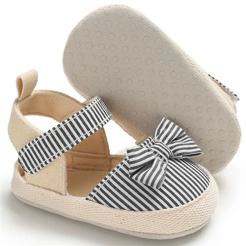 Летние сандалии для маленьких девочек; высококачественные сандалии на плоской подошве в полоску; цвет черный, синий, розовый; обувь с подошвой из коровьей кожи; Размеры 0-18 месяцев