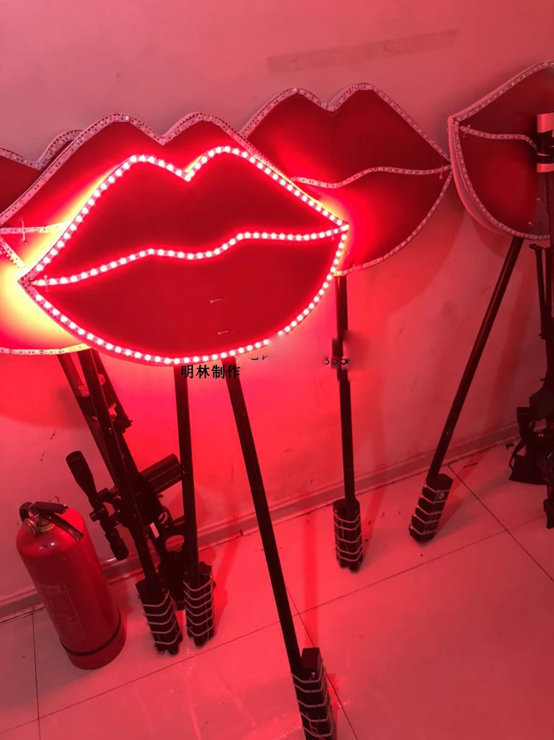 led light lips (1)