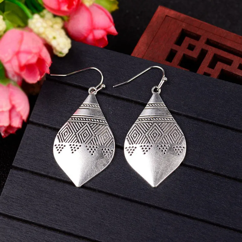 

Amader 2019 Vintage Water Drop Carved Earrings Female Ethnic Jewelry Brinco Tibetan Triangle Earrings For Women Dangle HQE1022