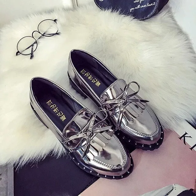 Spring Autumn Thick Bottom Women Shoes Retro Style Rivets Side Flat Shoes Patent Leather Tassels Womens