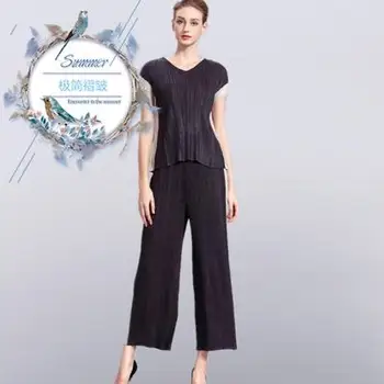 Miyake fold spell color fashion suits v-neck short sleeve T-shirt nine points wide-legged pants two-piece hitting scene IN STOCK Miyake fold spell color fashion suits v-neck short sleeve T-shirt nine points wide-legged pants two-piece hitting scene IN STOCK