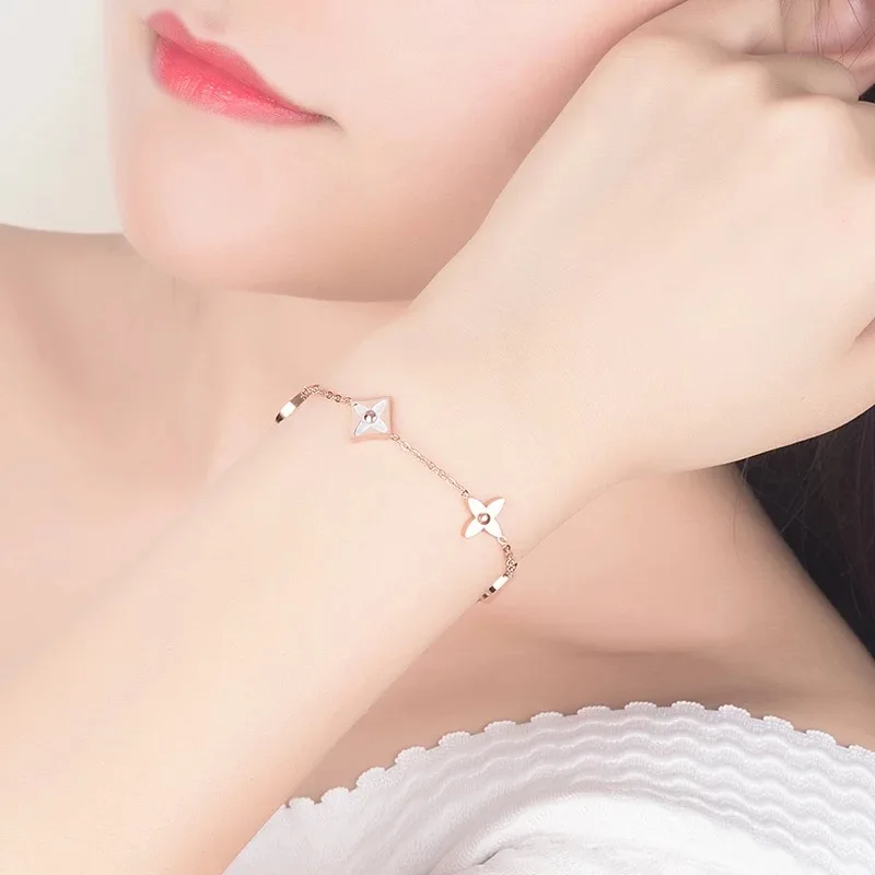 SHE WEIER charms bracelets & bangles for women chain link bracelet women femme stainless steel female braclet clover shell Fashion Jewelry