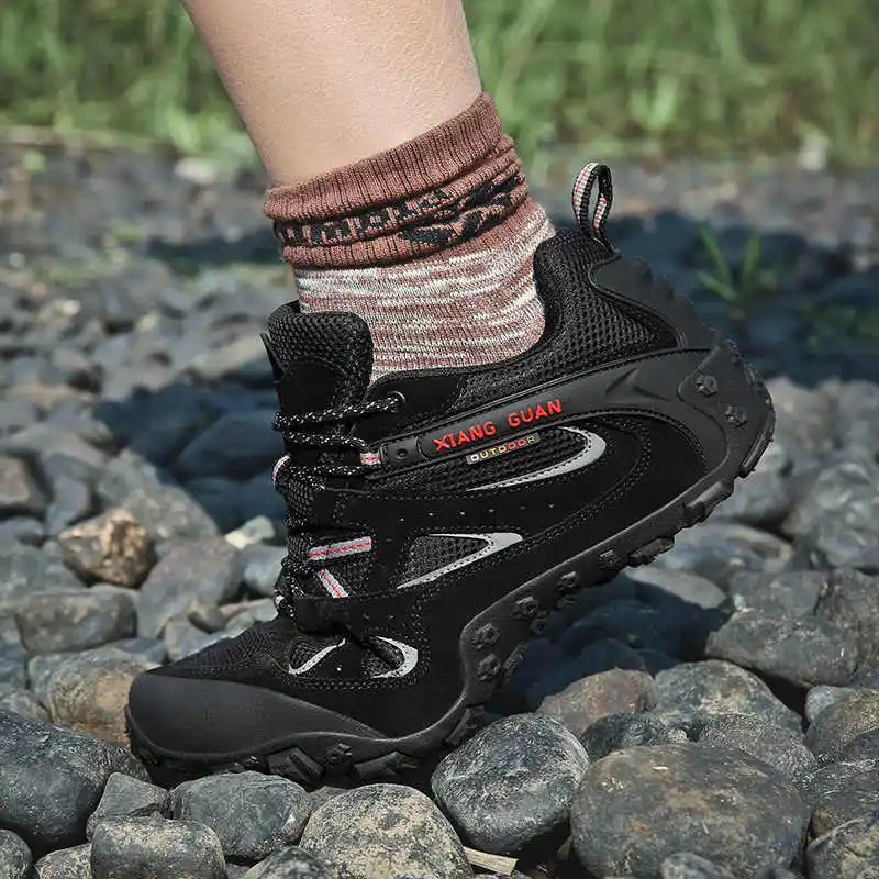 18 Xiang Guan Hiking Shoes Low Cut Boots Outdoor Sneakers Athletic Sport Shoes Men Trekking Breathable Climbing Shoe New Arrival
