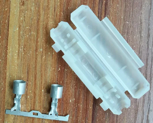 

Inline Fuse Holder SL-706A for 6.35x30mm/6.35x31.75mm ROHS (Fuse Not-included)