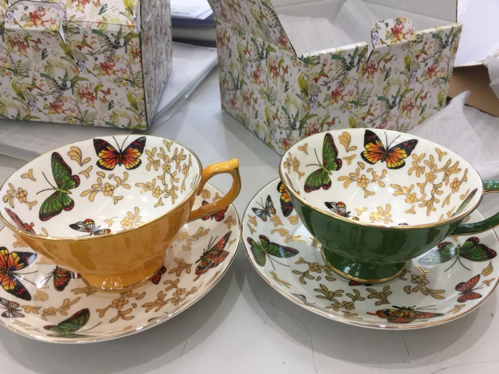 Модные Кофе комплект из чашки и блюдца британской королевской Чай капучино Керамика чашки бабочки костяного фарфора золотой край красная чашка