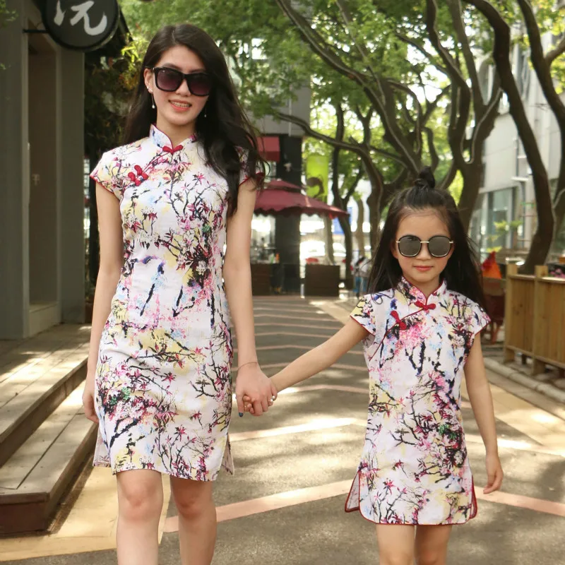 

Mom and Daughter Matching Clothes Dress Embroidery Chinese Style Tshirt Women Girl Tang Costume Cheongsam Family Pajamas