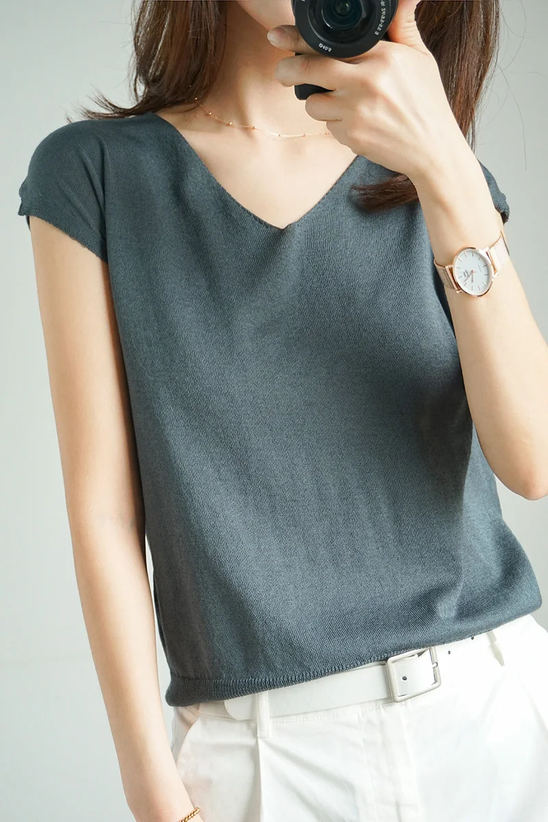 

Summer ladies ice silk knit sweater female V-neck sleeveless women's pullover women's sweater thin knit pullover women's jacket