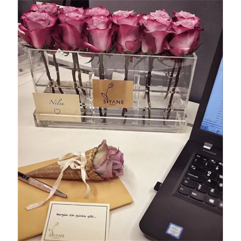 Perspex-rectangle-flower-delivery-box-size-customized-(1)