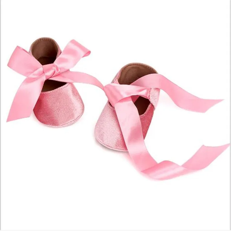 Рисунок 4 - Обувь для маленьких девочек с симпатичной лентой