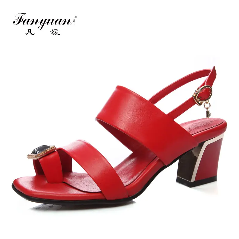 famous footwear pumps