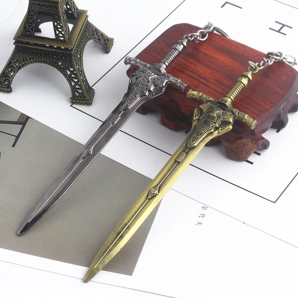 

Dark Souls 3 Artorias Weapon Keychain Black Gun and Bronze Sword Model Key ing Pendant For Men Women Fans Cosplay Jewelry