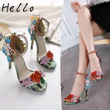 Sandalen Frauen 2017 Sommer Knöchelriemen High heels Sandalen Floral Serpentin offene spitze Schnalle Damen Sandalen Frauen Schuhe Große Größe