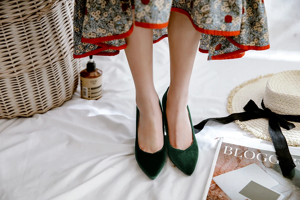 Женские туфли-лодочки; бархатные женские туфли на высоком каблуке; элегантные свадебные женские туфли с острым носком; модная Осенняя обувь зеленого цвета; размеры 32, 41, 42