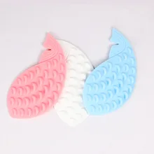 HE товары для домашних животных Мягкая силиконовая щетка для чистки лица Кита, артефакт, Массажная щетка С Кошачьей Мятой, угловая самоклеющаяся игрушка для кошек