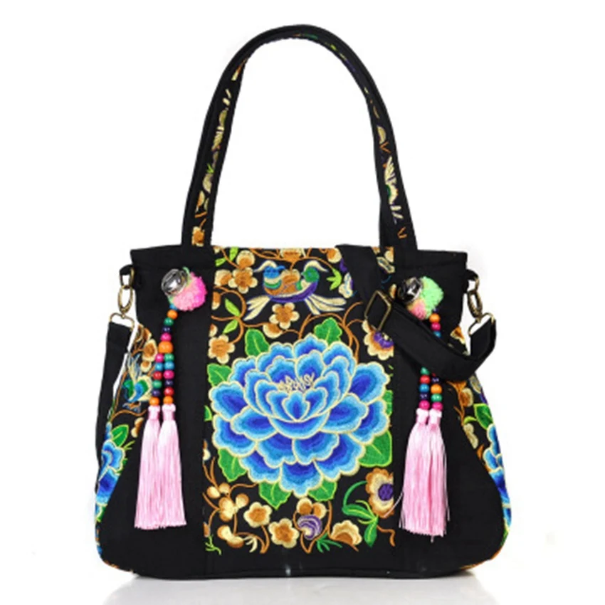 

New Yunnan ethnic style fashion embroidery bag featuring national embroidery shoulder bag holiday package