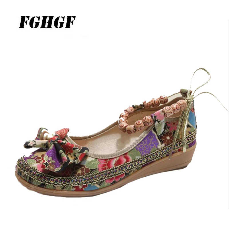 

2018 new casual shoes wedges old Beijing cloth shoes bow flower women's single shoes tourism shoes Big size 35 to 42
