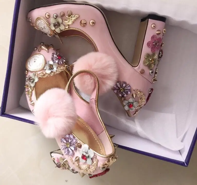 Розовые туфли с помпонами на Высоком толстом массивном каблуке; женские туфли принцессы с заклепками и стразами; реальные фотографии