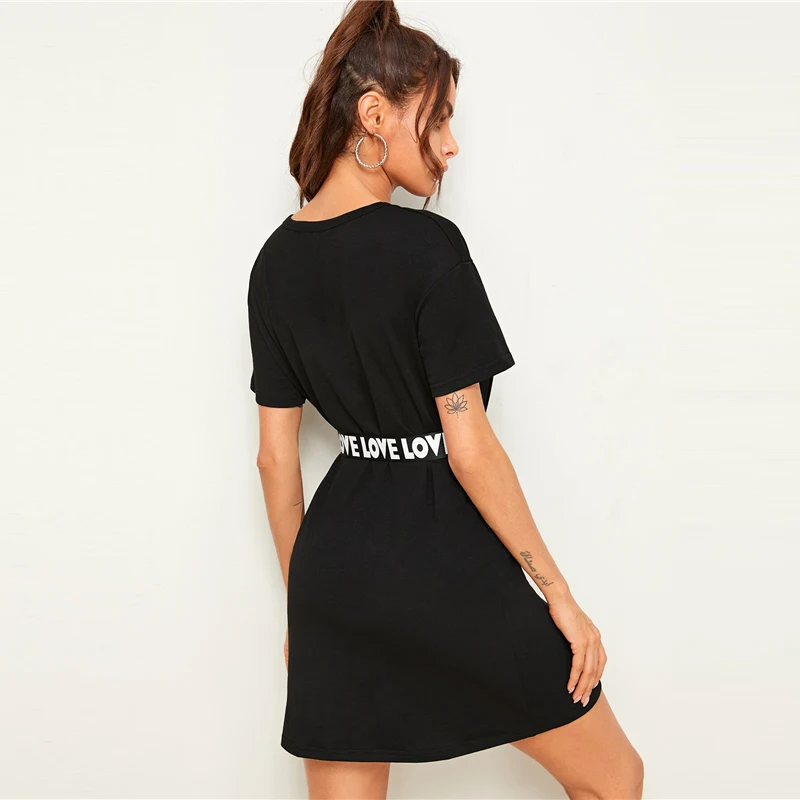 SweatyRocks Письмо печати нажимная Пряжка поясом платье-футболка летняя уличная черные платья с короткими Для женщин Однотонная повседневная обувь под платье