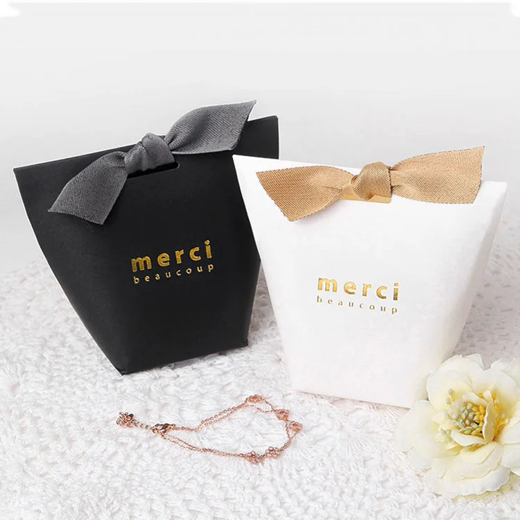 

50pcs/lot Merci Black and White Pillow Box Foil Gold Ribbon Bow Present Carton Pouch Kraft box Gift Boxes Wedding Party Supply