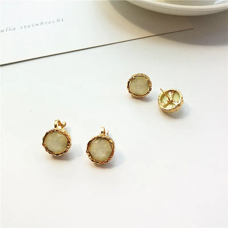

Vintage Simple Geometric Round Earrings Women New Multifaceted Resin Stud Earrings Fashion Party Jewelry Wedding Ear Clips Gifts