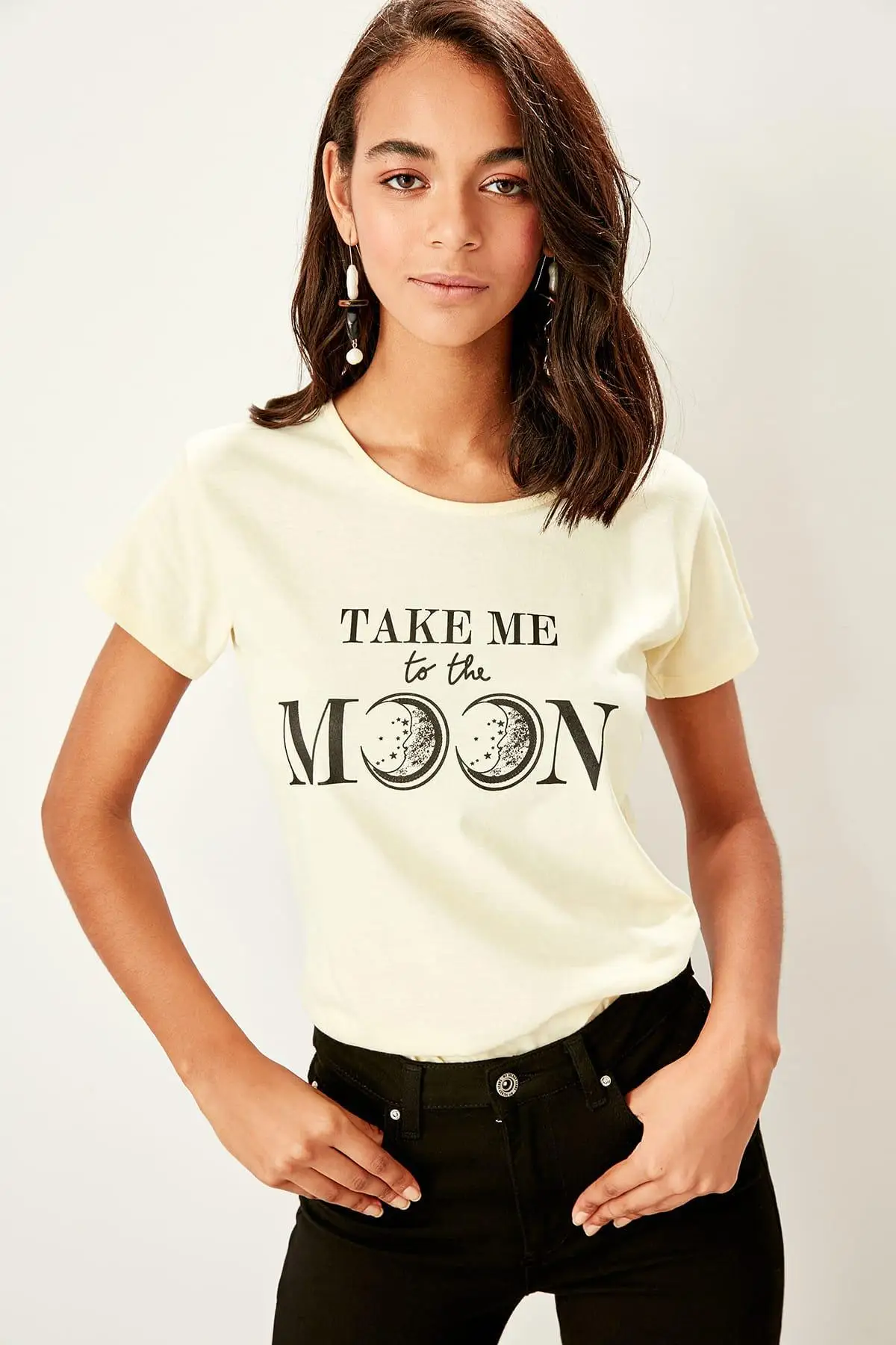 

Trendyol Yellow Printed Basic Knitted T-Shirts TWOSS19LR0327