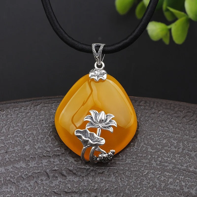 

2019 Hot Sale Asg Cluci Cage Pendants Thai Wholesale New S925 Pure Inlay Pomegranate And Pulp Zen Lotus Sweater Pendant Female