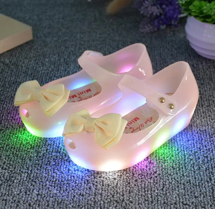 

2019 New Arrivals Spring Summer Mini Baby LED Light Girls Sandals Princess Bow Kids Jelly Shoes PVC Flash Antiskid Toddler shoes