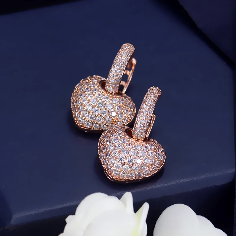Серьги в форме сердца Корейская версия Персиковое сердце белый циркон