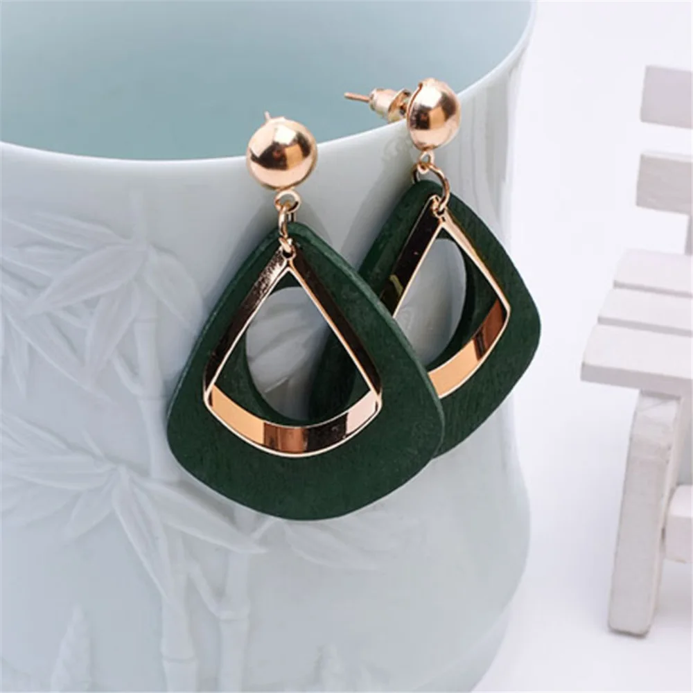 

In 2019, the new design brand hand-made minimalist wood earrings for women.