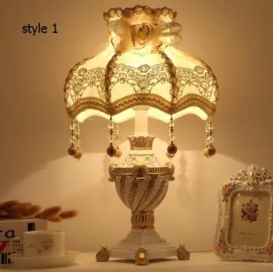 Европейский стиль, лампа для спальни, прикроватная лампа, креативные красные настольные лампы, комнатный теплый светильник, минималистичный современный роскошный свадебный светильник ZL507 - Цвет абажура: style 1