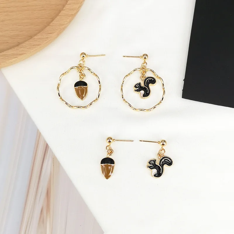 

Japanese and Korean simple squirrel pine nuts earrings wild cute retro brown