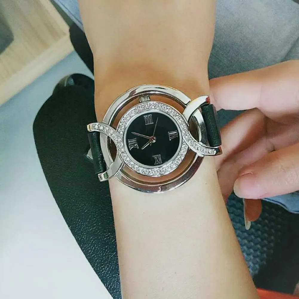 

New Fashion Hollow Rhinestone Faux Leather Band Quartz Analog Women Wrist Watch