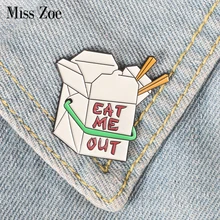 Caixa de comida rápida esmalte pino dos desenhos animados me comer broches botão distintivo presente para crianças amigos lapela pino jóias roupas jeans boné saco