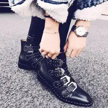 Новинка года; сезон весна-осень; ботильоны для женщин; кожаные ботинки черного цвета с пряжкой; обувь на низком каблуке; модные дизайнерские ботинки-гладиаторы с шипами