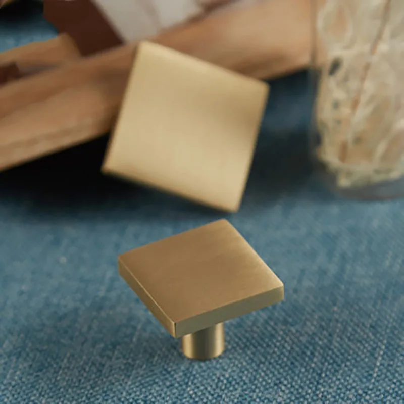 brass handle 202