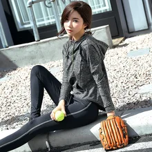 Лидер продаж; Йога комплект куртка с длинными рукавами 3 в сером спортивная одежда Для женщин Фитнес спортивный костюм дышащий плотный спортивный бюстгальтер Pad открытый