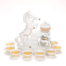 11 шт./лот Творческий Автоматическая перфорированная ткань Керамика китайский фарфор Чайный набор кунг-фу Чай чашки ярмарка чашки лошадь база сервиз Gaiwan, подарки